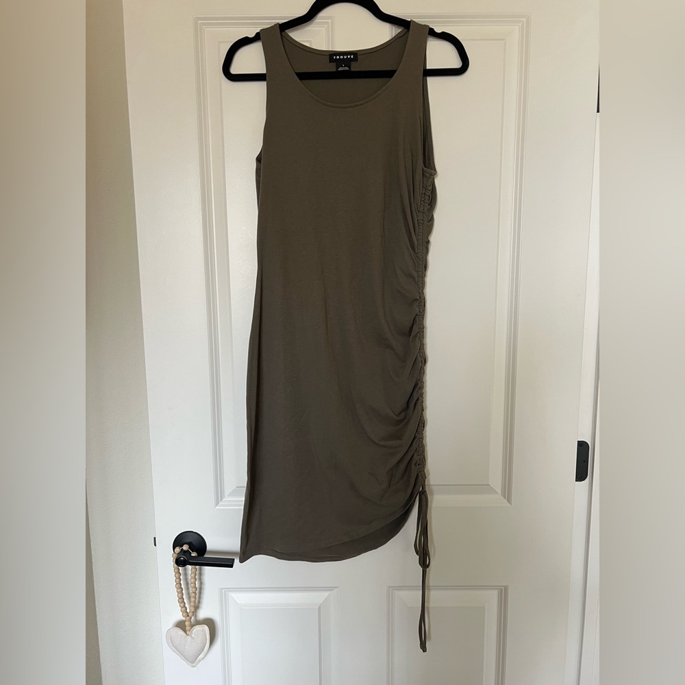 Elegant Olive Green Sleeveless Dress